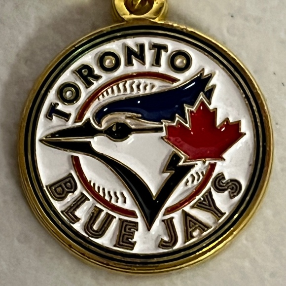 New Era Toronto Blue Jays Pin Brooch Baseball Hat Pins Streetwear Hats Gold - Picture 2 of 7